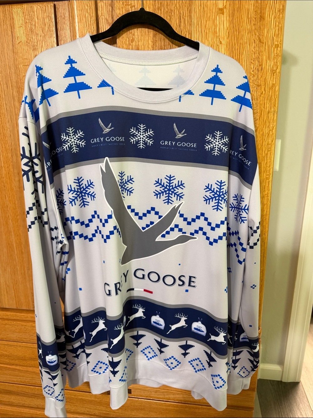 Grey Goose Men's Light Gray & Blue Crewneck Sweater